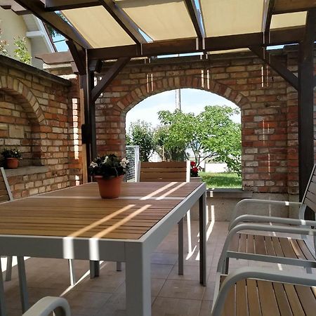 Exclusive Beachfront Villa Fonyod Ngoại thất bức ảnh